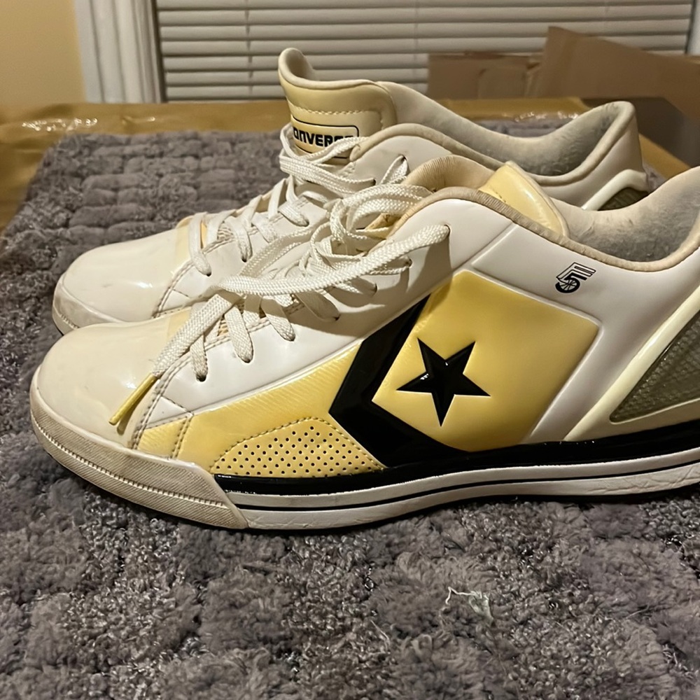 Converse conversation vintage, good condition. The yellow is fading